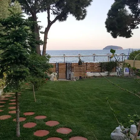 Fat Mermaid Seaside Villa Palaiontsiflikion Exterior photo